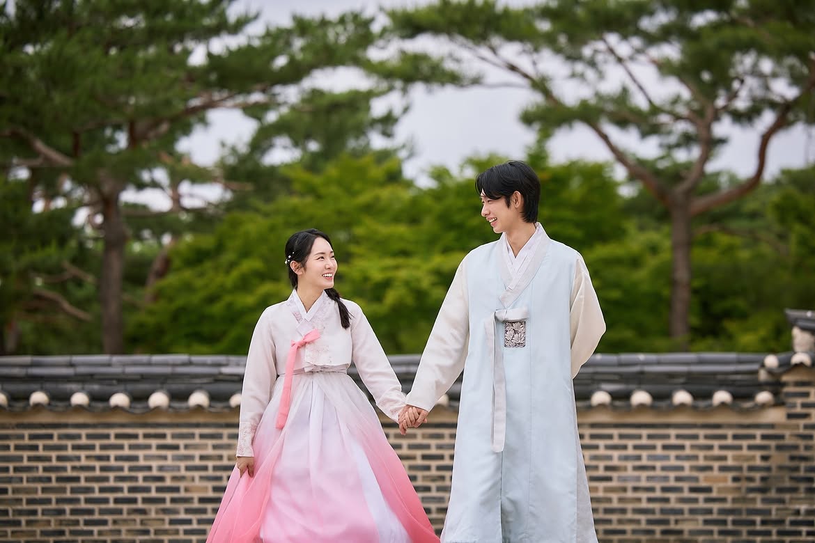 Traditional hanbok with accessories from Seohwa Hanbok, 1 minute from Gyeongbokgung